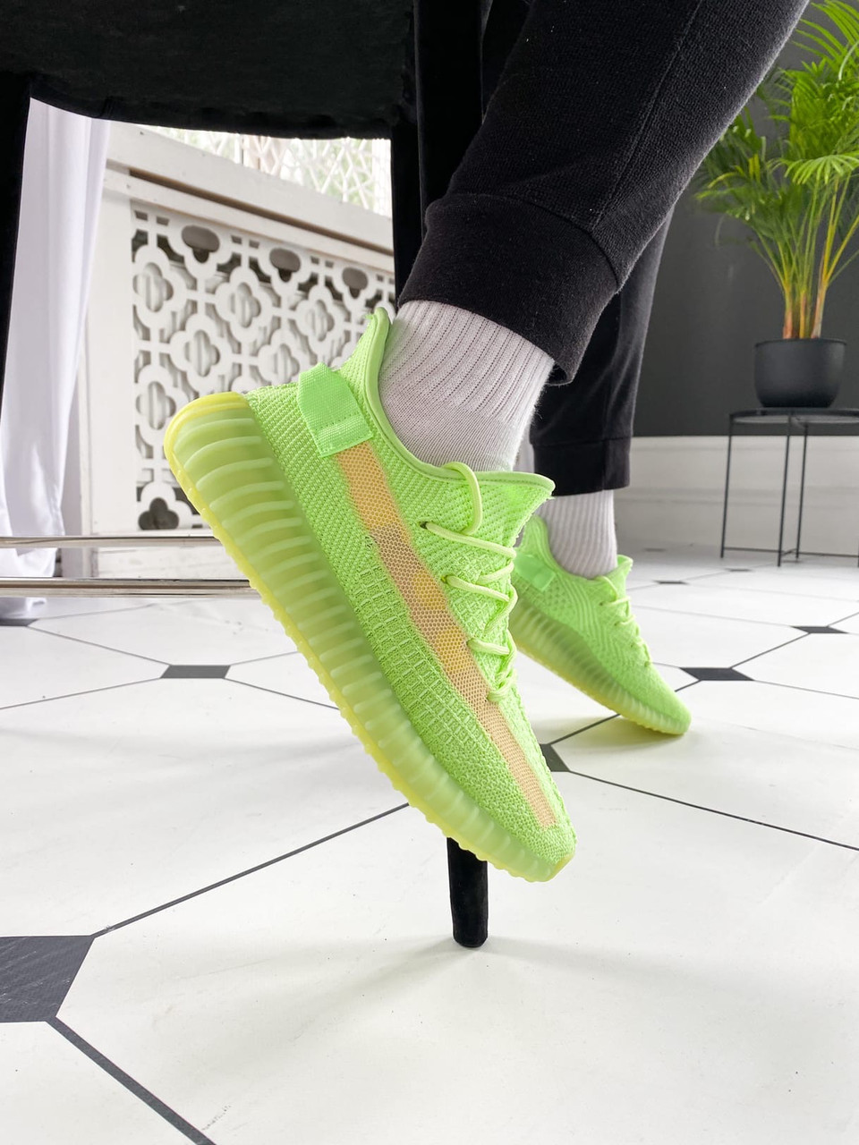 Кросівки Adidas Yeezy Boost 350 V2 Glow