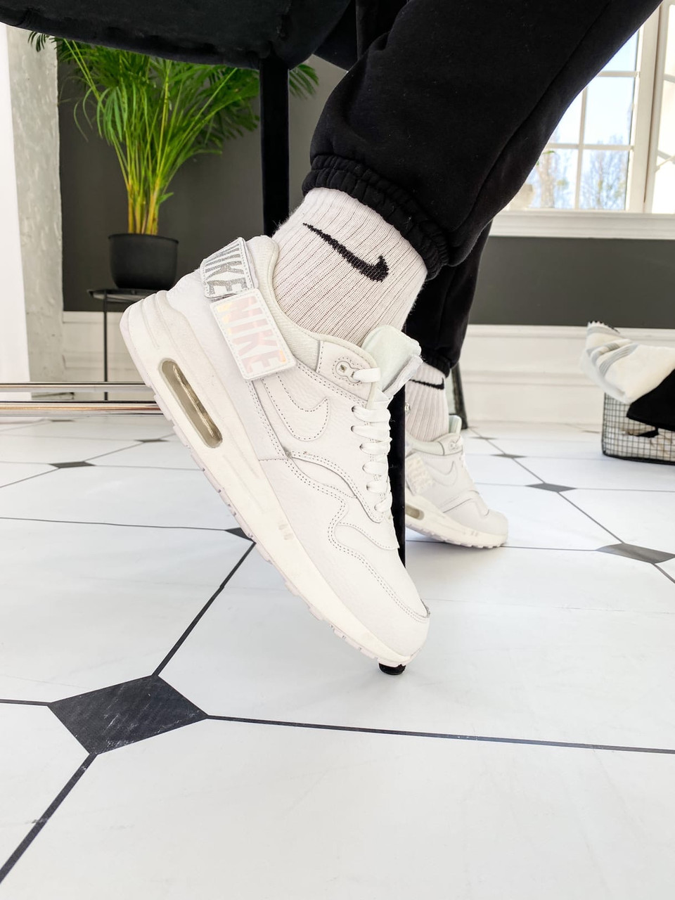 Кросівки Nike WMNS Air Max 1-100