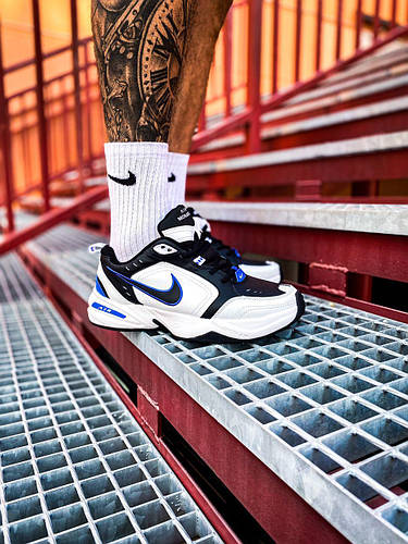 Nike monarch flo hotsell