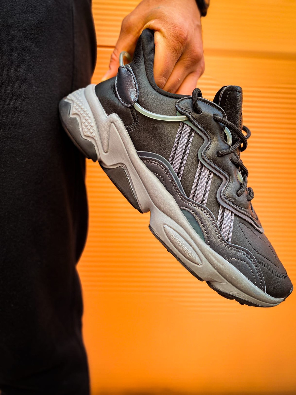 Кросівки Adidas Ozweego Black Leather/Xeno On-Foot