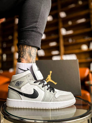 Air Jordan 1 Mid LT Smoke Grey 27.5㌢ Nike Air Jordan 1 Mid Light Smoke Grey, ціна: 2430
