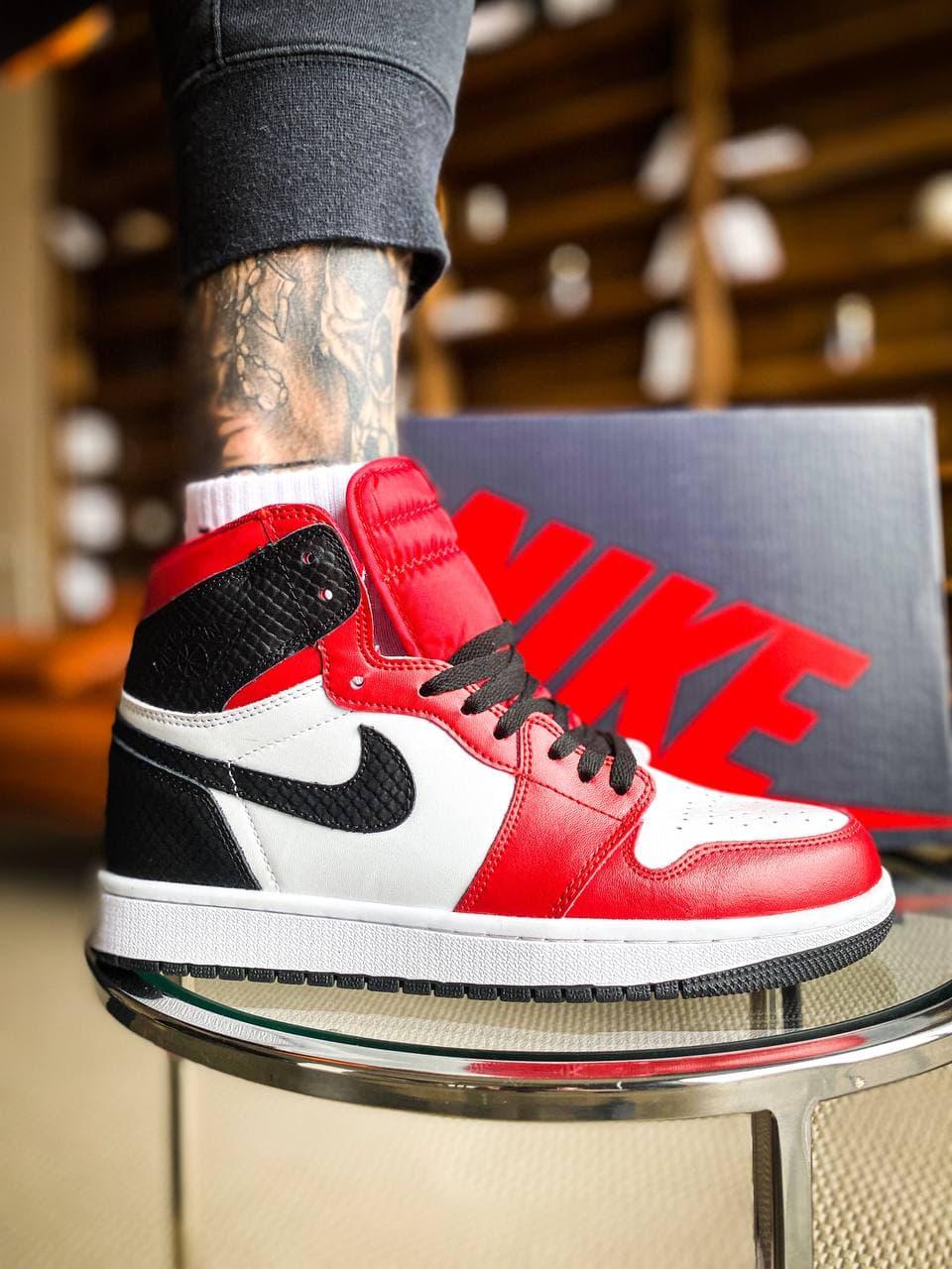 Nike Air Jordan 1 Retro High Satin Snake Chicago