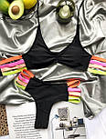 Купальник чорний із яскравими гумками, фото 3