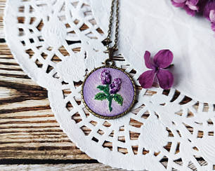 Прикраси з вишивкою