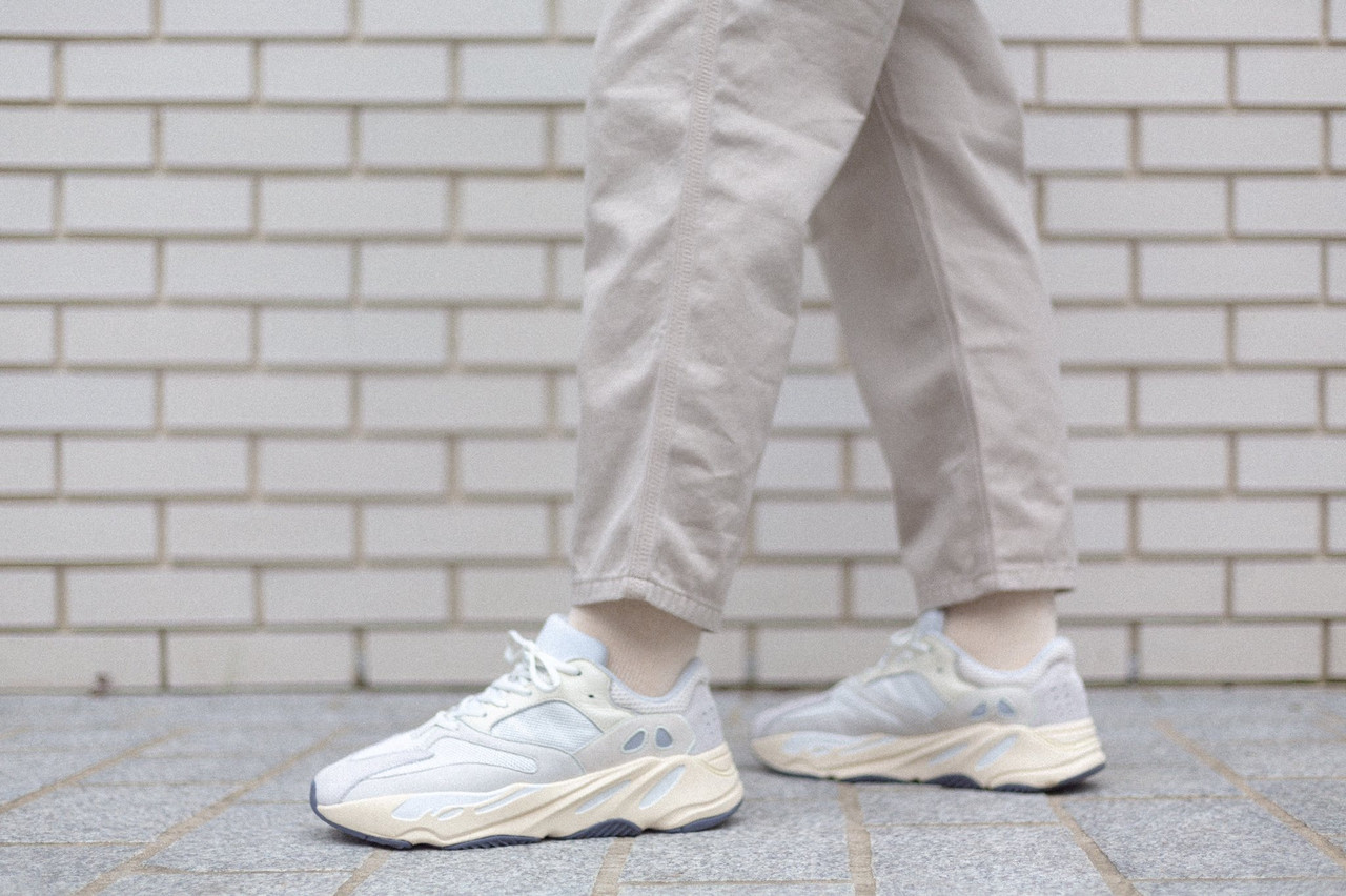 All white yeezys 700 new arrivals