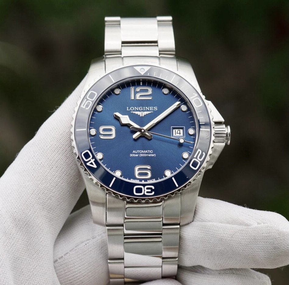 Чоловічі Годинники LONGINES L3.781.4.96.6 Hydro Conquest 41 mm Blue Dial Automatic Ceramics