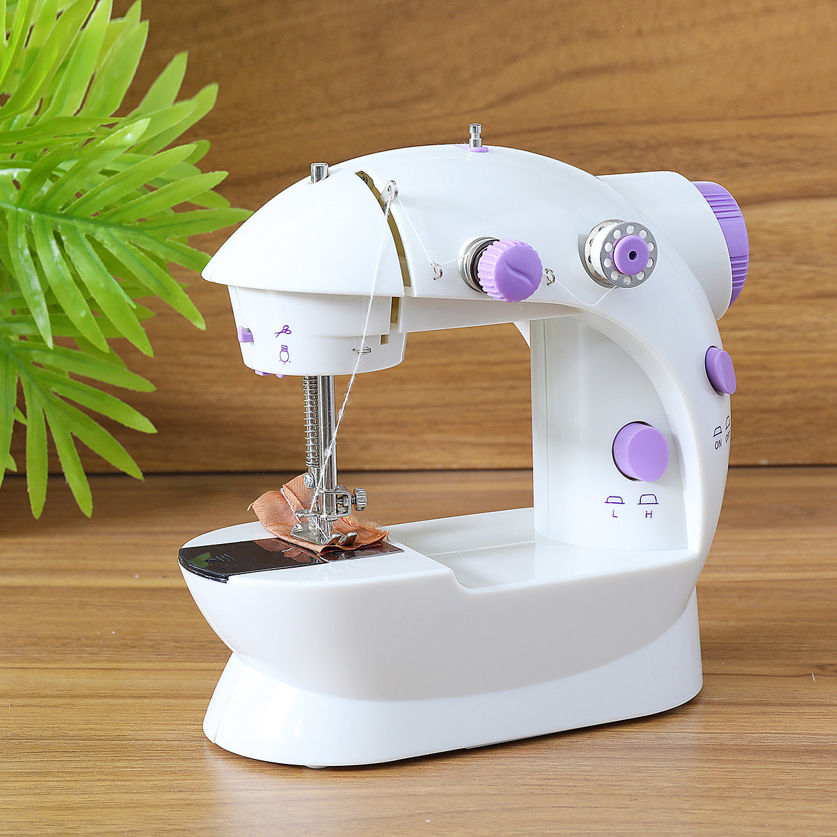 Портативная швейная машинка 4 в 1 Sewing Machine SM-202A - фото 1 - id-p98129341