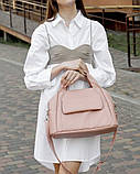 Модна велика жіноча сумка пудра з матової екошкіри через плече, з довгим ремінцем і двома ручками пудрова, фото 5