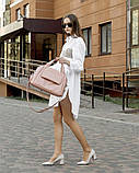 Модна велика жіноча сумка пудра з матової екошкіри через плече, з довгим ремінцем і двома ручками пудрова, фото 9