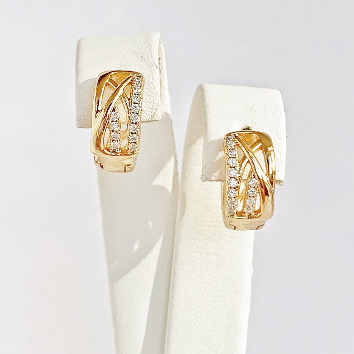 Сережки Xuping з медичного золота, білі фіаніти, позолота 18K, 25466