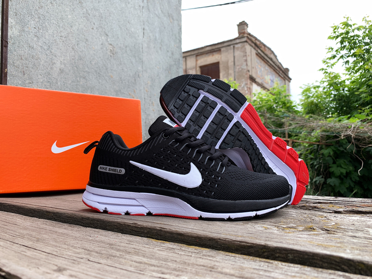 Чоловічі кросівки Nike Zoom Shield Racer Black White чорні з білим
