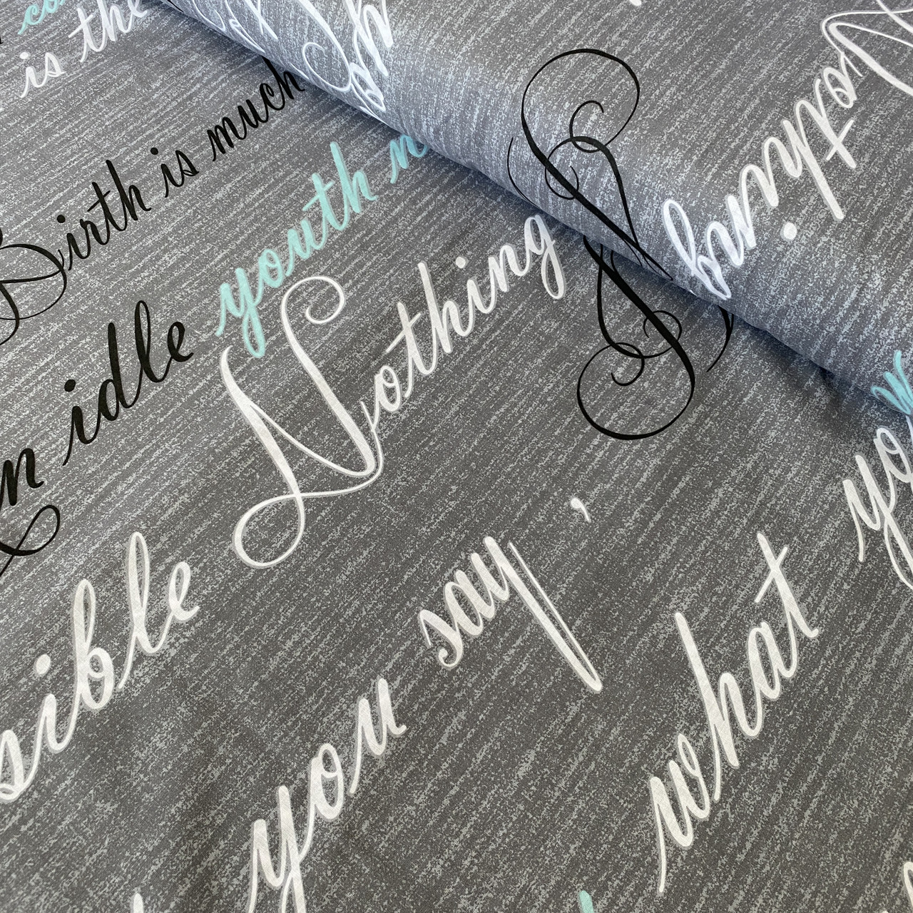 Бязь Gold з написами на сірому фоні, ширина 220 см, фото 1