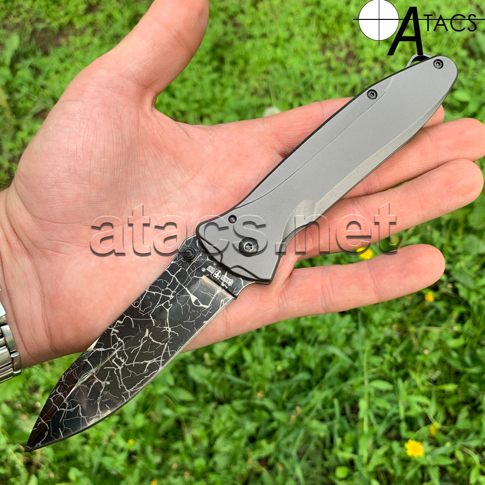 Складаний туристичний ніж із незвичайним дзеркальним клинком