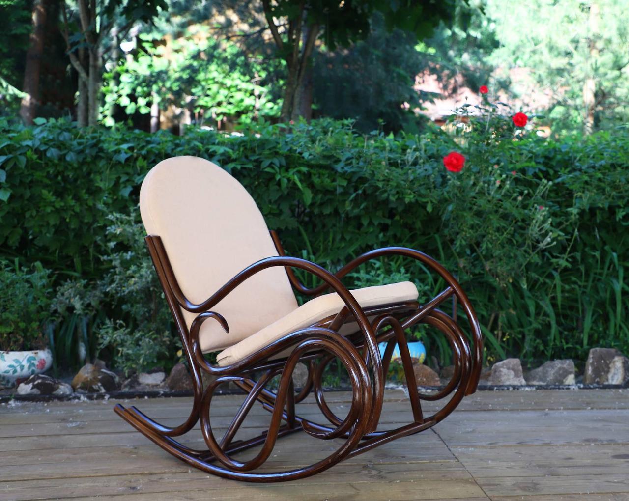 Плетене крісло-гойдалка Олімп з ротанга з м'якими подушками