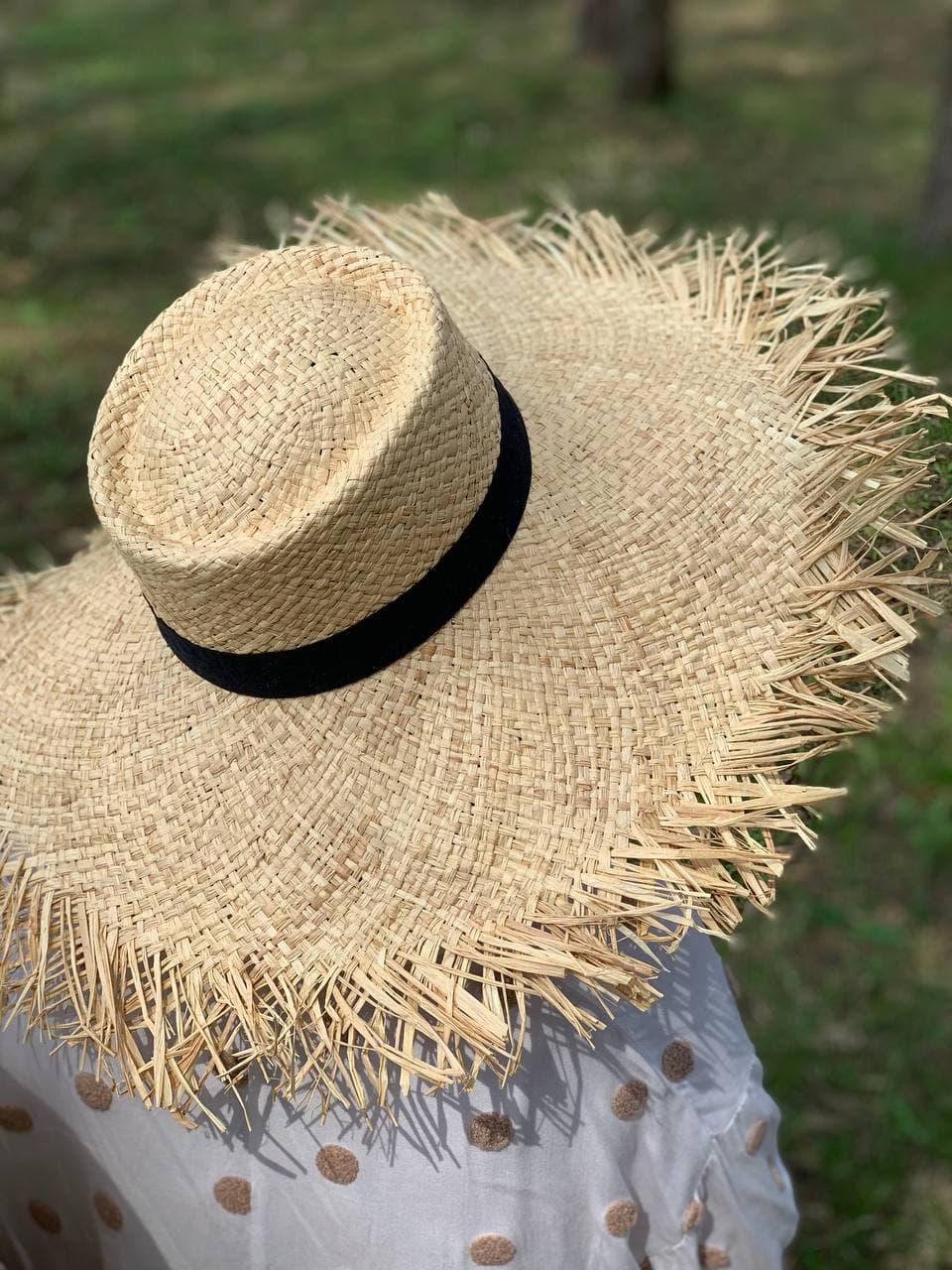 Річна жіноча світла солом'яний капелюшок з чорною стрічкою