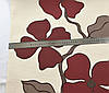 Фактурні німецькі флізелінові шпалери 140944, з великими та яскравими бордовими квітами на пастельному кремовому тлі, фото 3