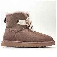 Женские зимние UGG Bailey Bow Mini Suede Pink, розовые замшевые угги бейли боу мини женские ботинки уги зимние