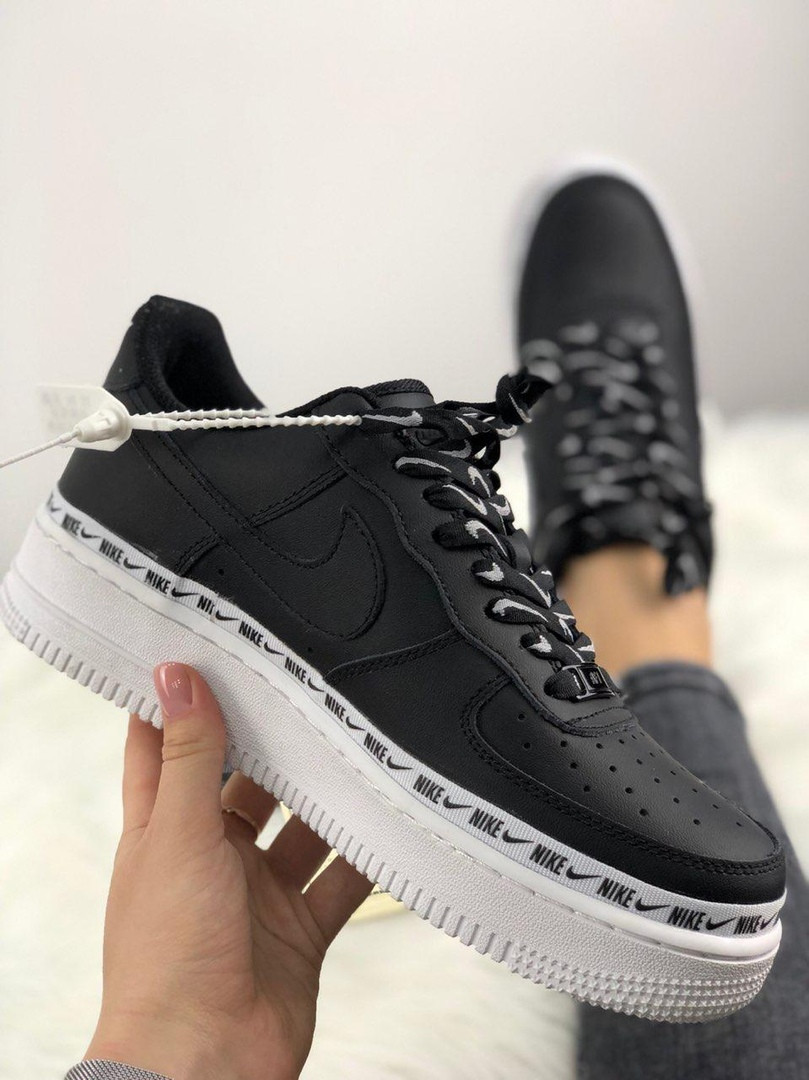 Nike Air Force 1 07 SE Premium 1