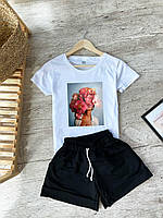 Женский летний комплект белая футболка с принтом "" и чёрные шорты