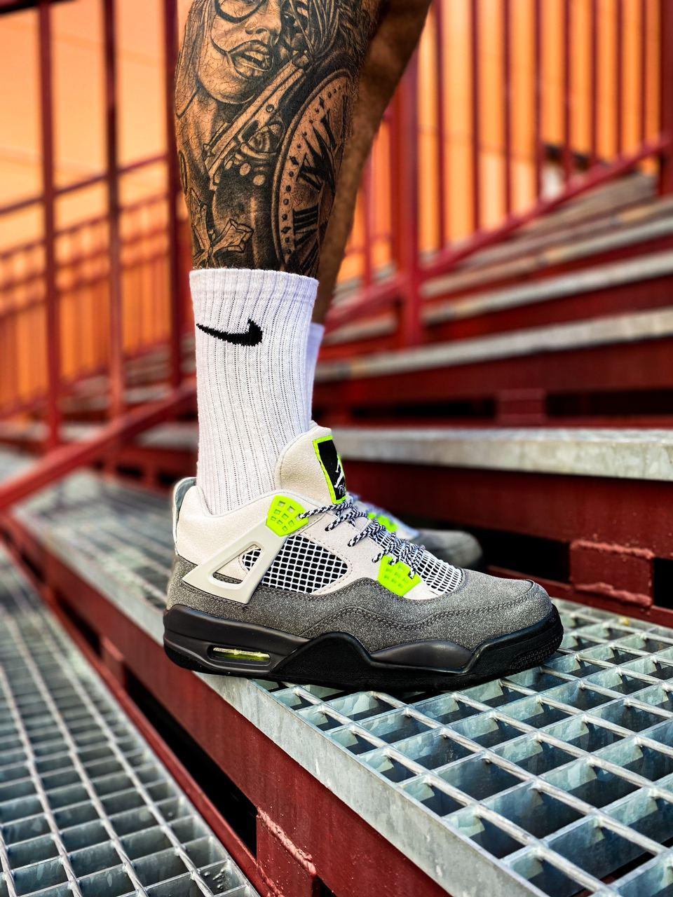 Jordan retro cheap 4 neon