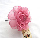 Шпилька рожева для волосся з квітами з тканини ручної роботи "Кармінова троянда", фото 2