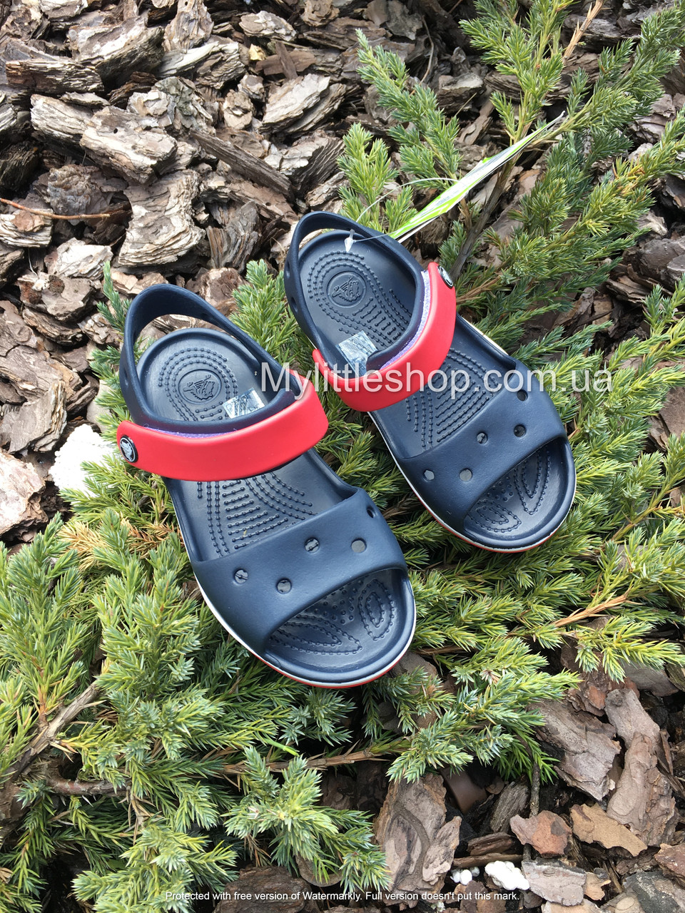 Crocs best sale crocband red