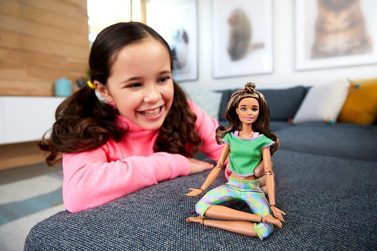 Барбі Безмежні рухи йога брюнетка в зеленому топі Barbie Made to Move Brunette Hair