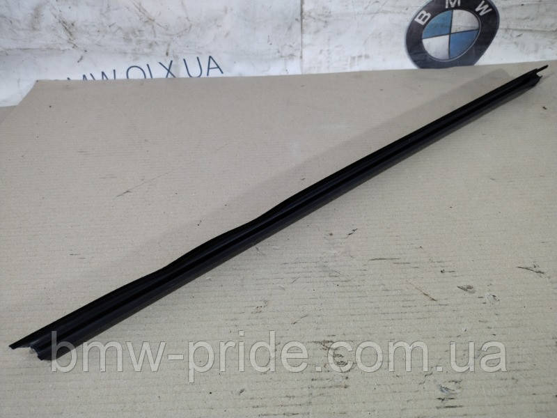 Молдинг скла внутрішній FORD Focus 3 2.0 2015 перед. прав. (б/у)