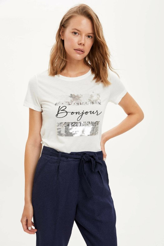 Біла жіноча футболка Defacto/Дефакто з принтом Bonjour і паєтками