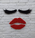 Логотип на стіну в салон, студію краси. Червоні губи з моху та вії як декор на стіну. Декор у салон фарби, фото 4