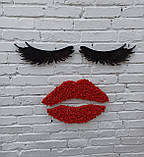Логотип на стіну в салон, студію краси. Червоні губи з моху та вії як декор на стіну. Декор у салон фарби, фото 5