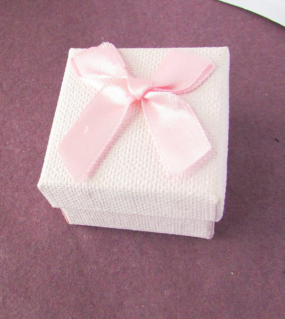 Подарункова коробочка для прикраси Рожева