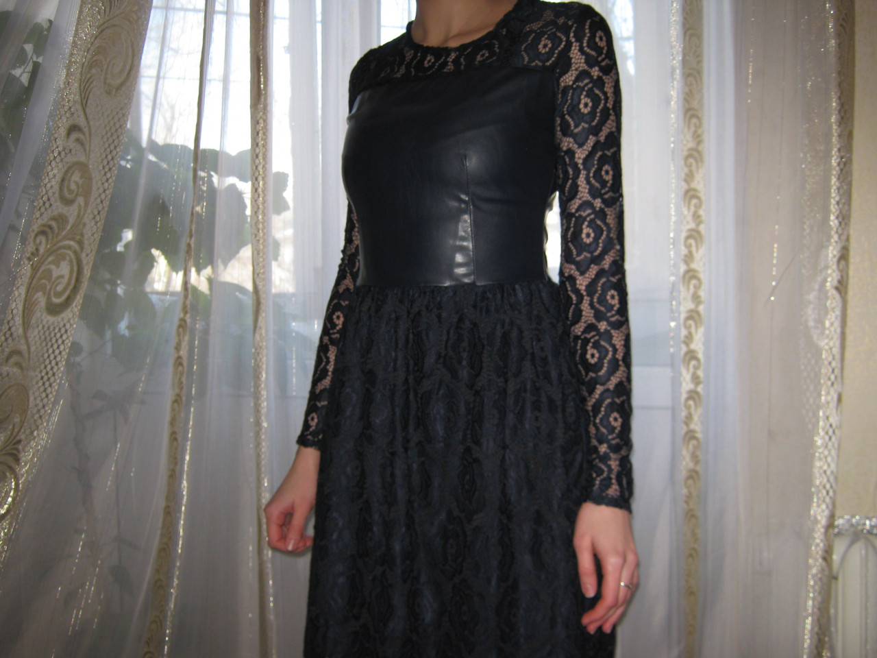 Шикарна темно-синя сукня з гіпюром і шкірозамінником розмір 44-46