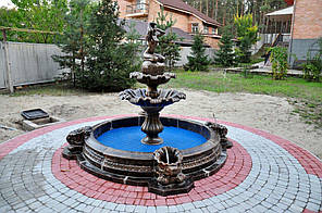 Садовий фонтан "Дівчина на камені двох'ярусний" з бетону