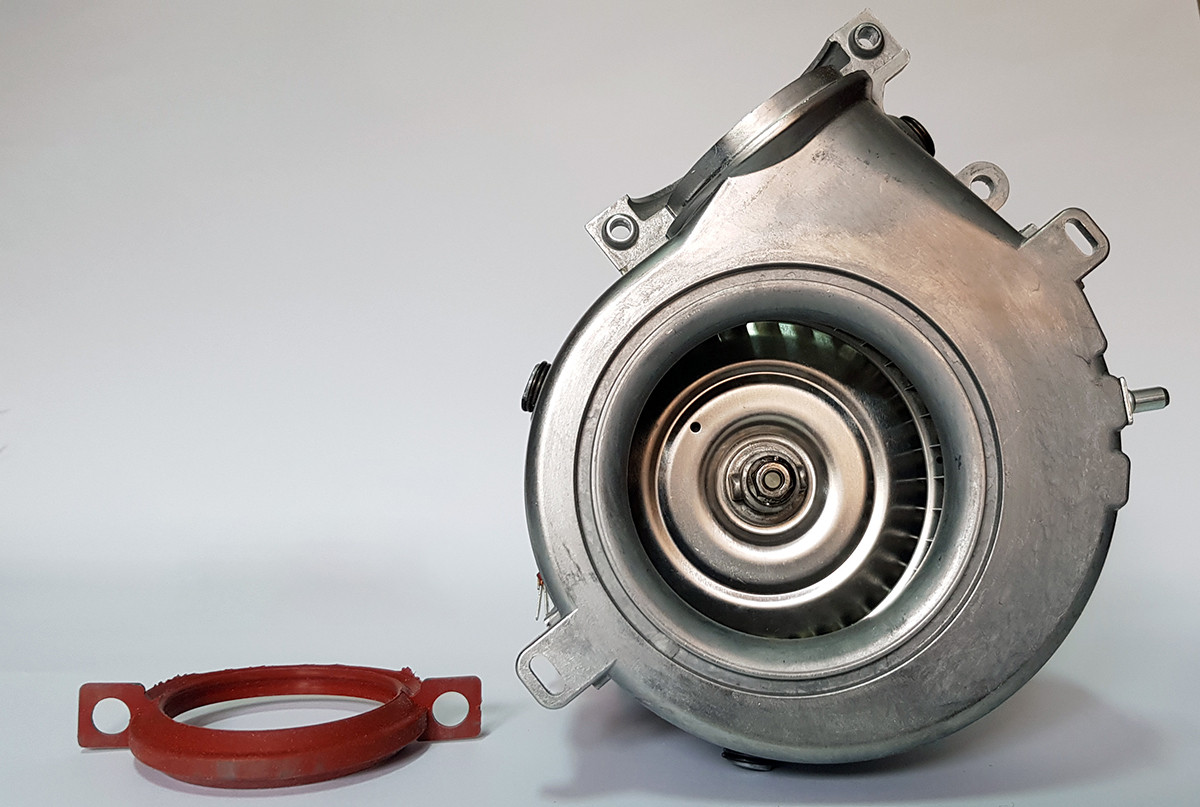 Вентилятор на газовий котел Ariston CLAS 28 FF 65104452