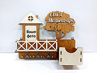 Деревянная Ключница настенная с фоторамкой, Фамилией семьи, Настенная ключница в форме дома с полкой