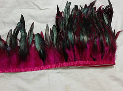 Перова тасьма з пір'я півня. Цвет Фуксия. Перо 13-20 см. Ціна за 0,5 м.