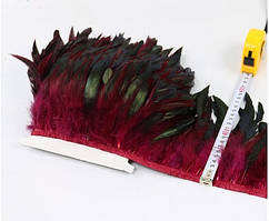 Пір'яна тасьма з пір'я півня. Колір Бордо. Перо 10-18см. Ціна за 0,5 м.