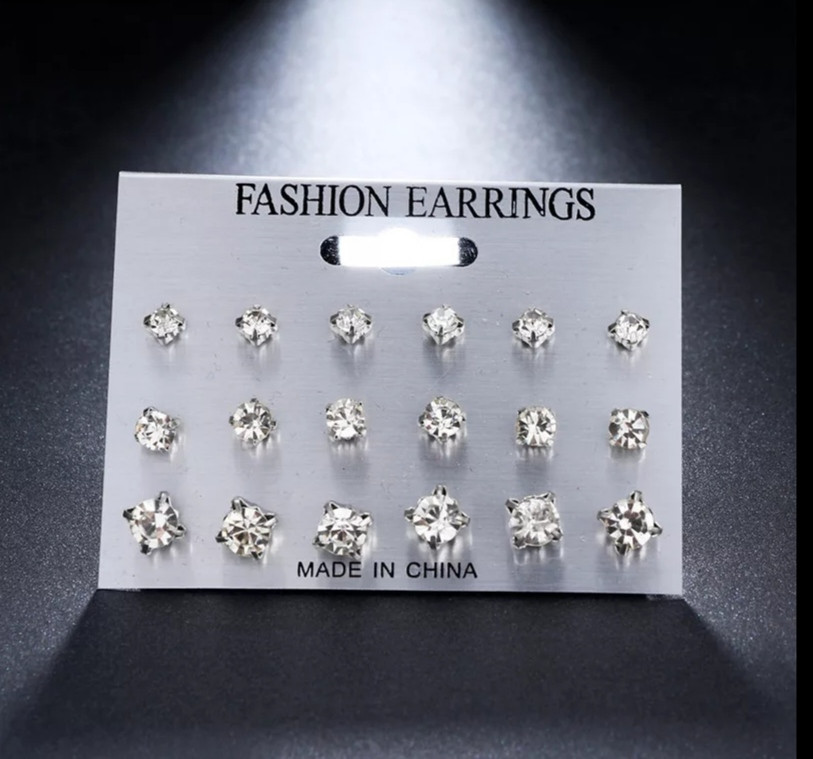 Набір сережки-воздики 9 пар із кристалами в срібному кольорі.