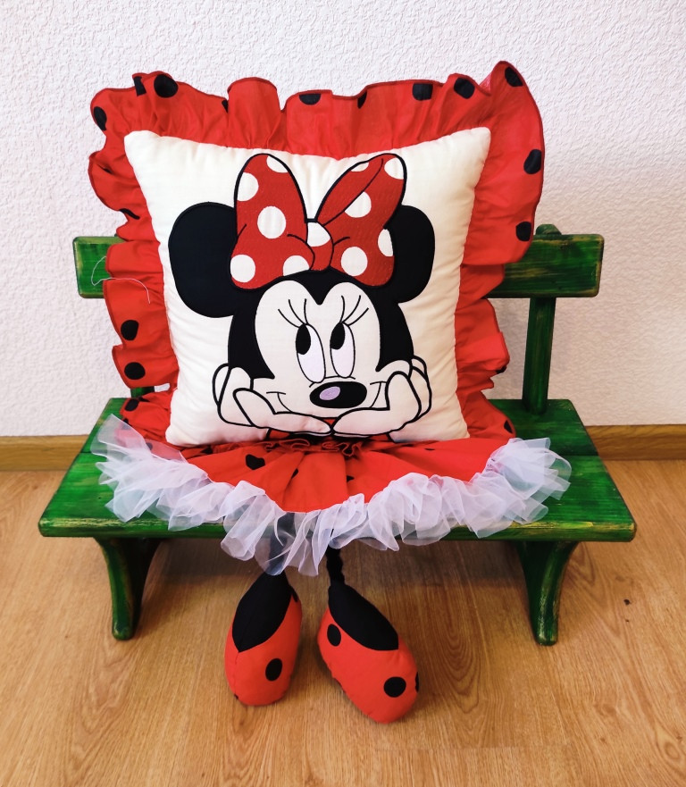 Подушка Minnie mouse Машинна вишивка !!! + Аплікація !!!