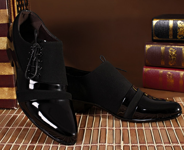 Класичні туфлі для чоловіків