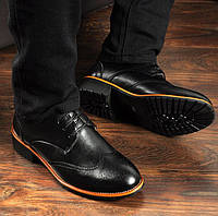 Ідеальне поєднання класичних туфель і чоловічого костюма