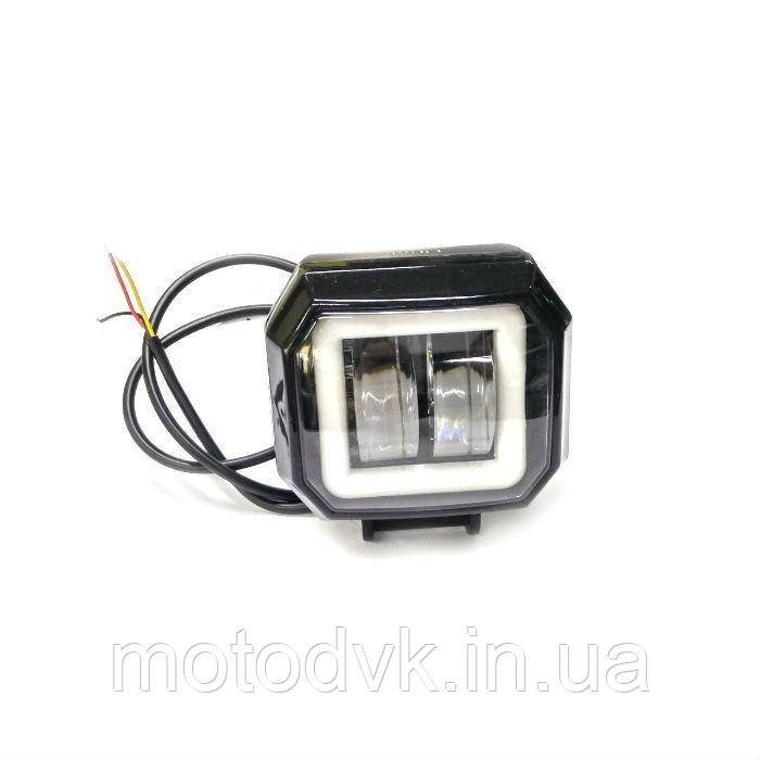 Додаткова LED-фара з чіткою світлотіноєвою кордоном і синім габаритом, квадратна чорна