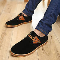 Стильний образ чоловіка доповнять замшеві мокасини