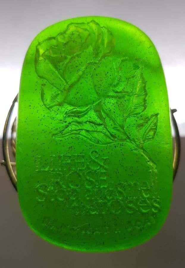 Натуральне мило ручної роботи Троянда прозоре зелене