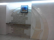 Работа по дизайн проекту-монтаж фигур декора на стену веницианки и облицовка стен травертином 5