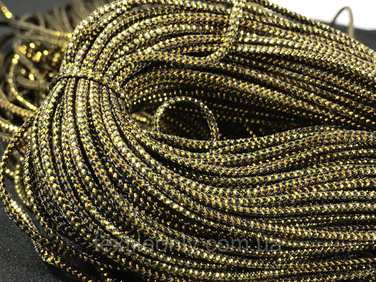 Шнур колір чорний із золотом 2.5 мм