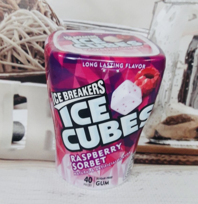 Жуйка без цукру ICE BREAKERS Ice Cubes "Малиновий сорбет"