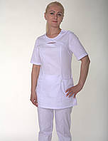Белый медицинский костюм без застежки с накладными карманами (с 42 по 60 р)