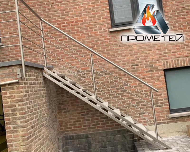 Прямая металлическая лестница открытого типа под заказ от производителя с монтажом - фото 5 - id-p1436452815